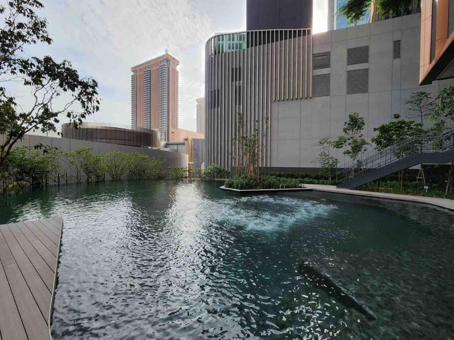 Infinity Pool/ Lucentia Bbcc, Near Lalaport, Pnb118, Klcc Pangsapuri Kuala Lumpur